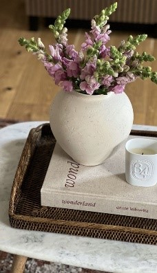 Vaza decorativă – eleganță și versatilitate în designul interior