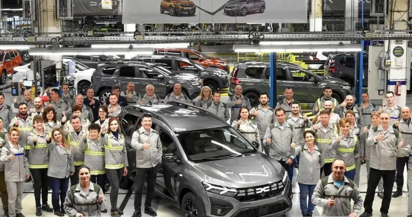 Dacia începe seria de disponibilizări voluntare la uzina din România! O parte din producție se mută în Maroc