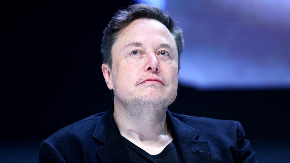 Serviciile Secrete Americane îl investighează pe Elon Musk. Acesta sugera că este ciudat că nimeni nu a încercat să îi asasineze pe Joe Biden sau pe Kamala Harris
