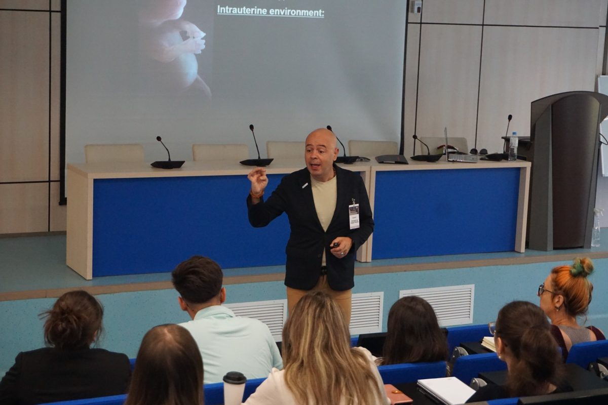 Gonçalo da Graça Pereira, reputat cercetător susţine o conferinţă pe tema medicinii comportamentale a animalelor, la USV Iaşi
