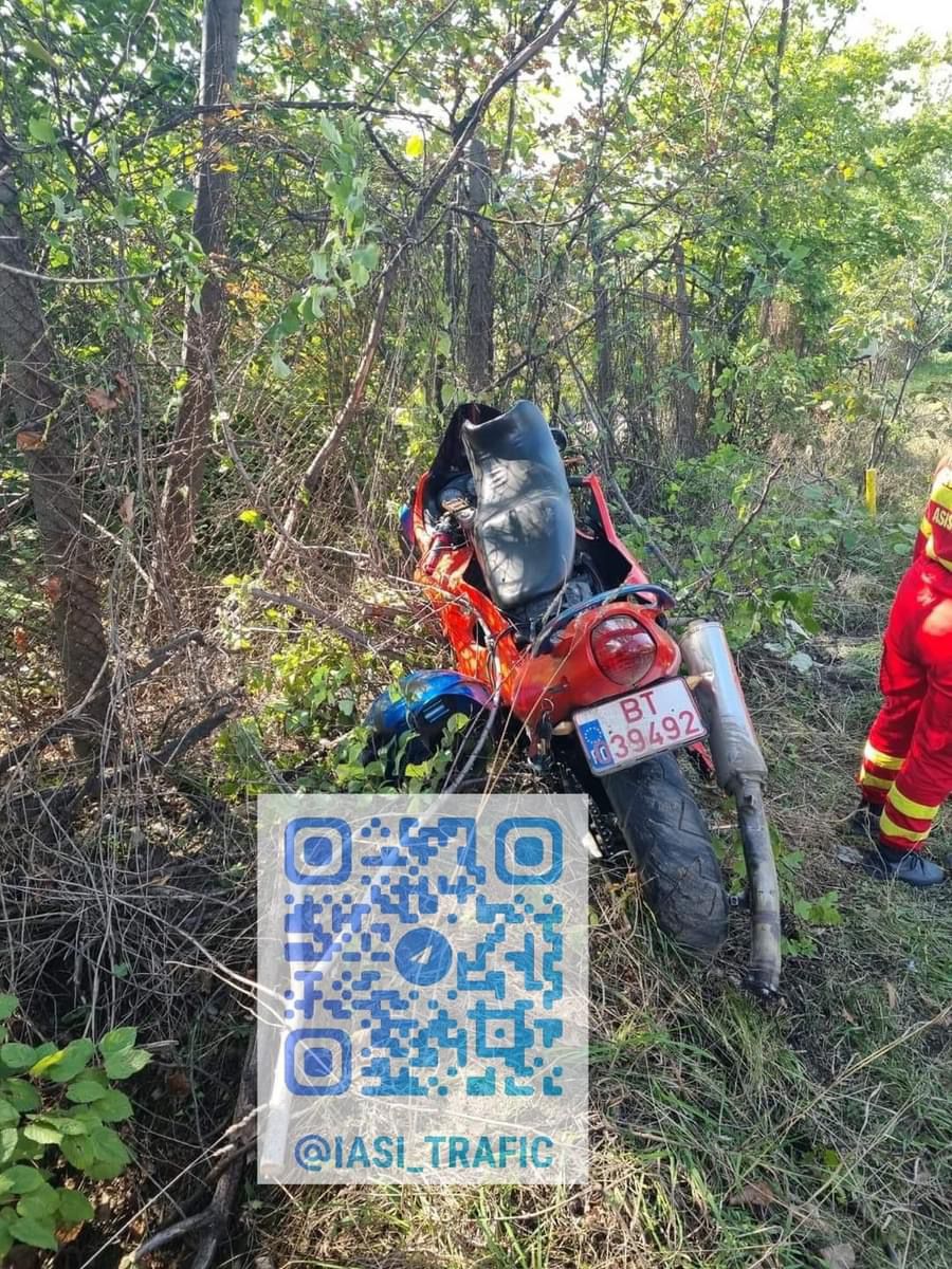 Un motociclist s-a rănit grav după ce s-a izbit cu motorul de un stâlp