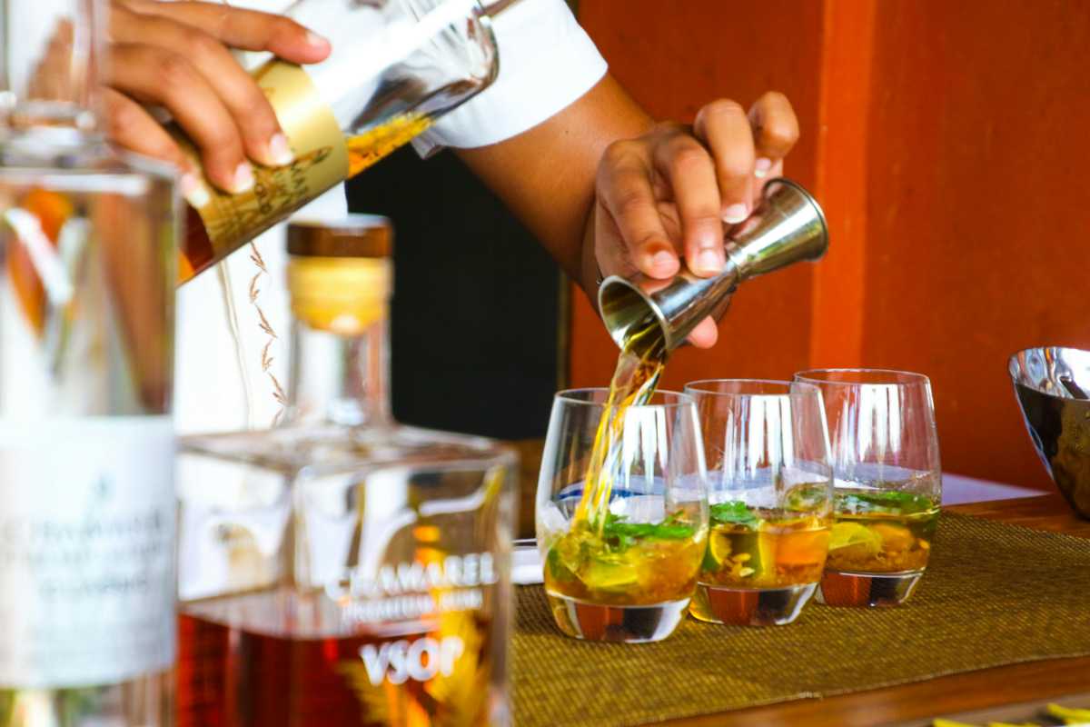 Idei de cocktailuri făcute acasă: află cum să le prepari!