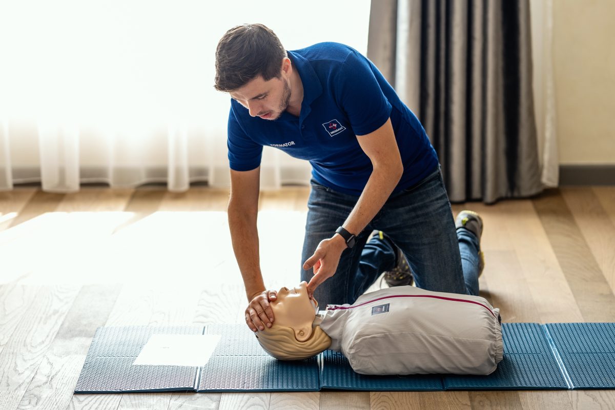 Curs de prim ajutor de bază și pediatric pentru adulți și părinți la Iași cu MENSAVE
