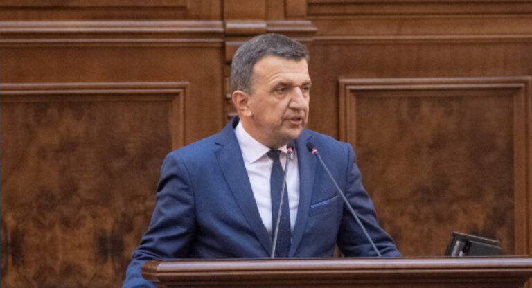 Senatorul Liviu Brătescu a demisionat din PNL. Acesta a fost nemulţumit că i s-a propus locul patru la Camera Deputaţilor