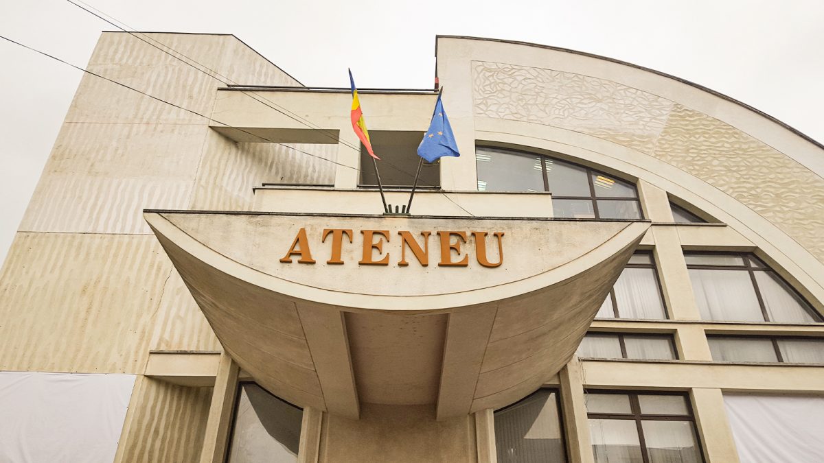 Ateneul Național din Iași încheie luna septembrie cu două spectacole pentru copii: „Povestea fata moșului și fata babei” și „BomboNica – Laboratorul de dulciuri”