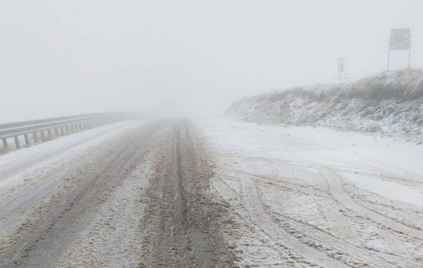Cum a reacționat un turist polonez când a văzut stratul de zăpadă de pe Transalpina. A vizitat România în drum spre Grecia