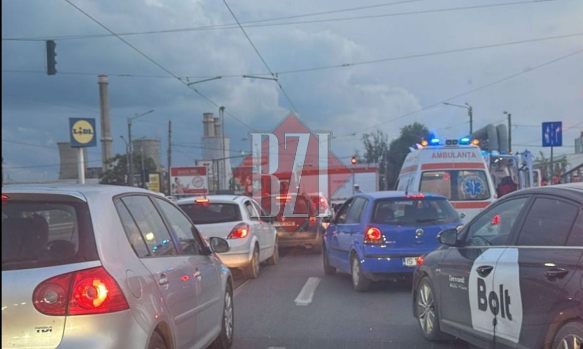 Accident rutier în Tudor Vladimirescu. Un motociclist a fost lovit de o ambulanță – EXCLUSIV