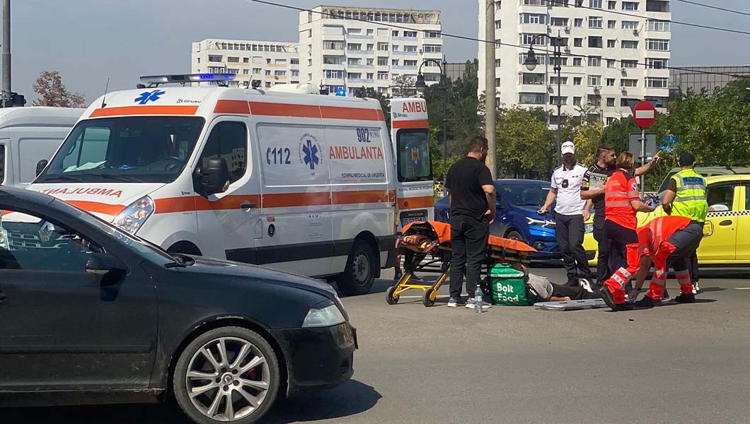 Accident rutier la Iași. Un biciclist a fost lovit de un taxi – UPDATE