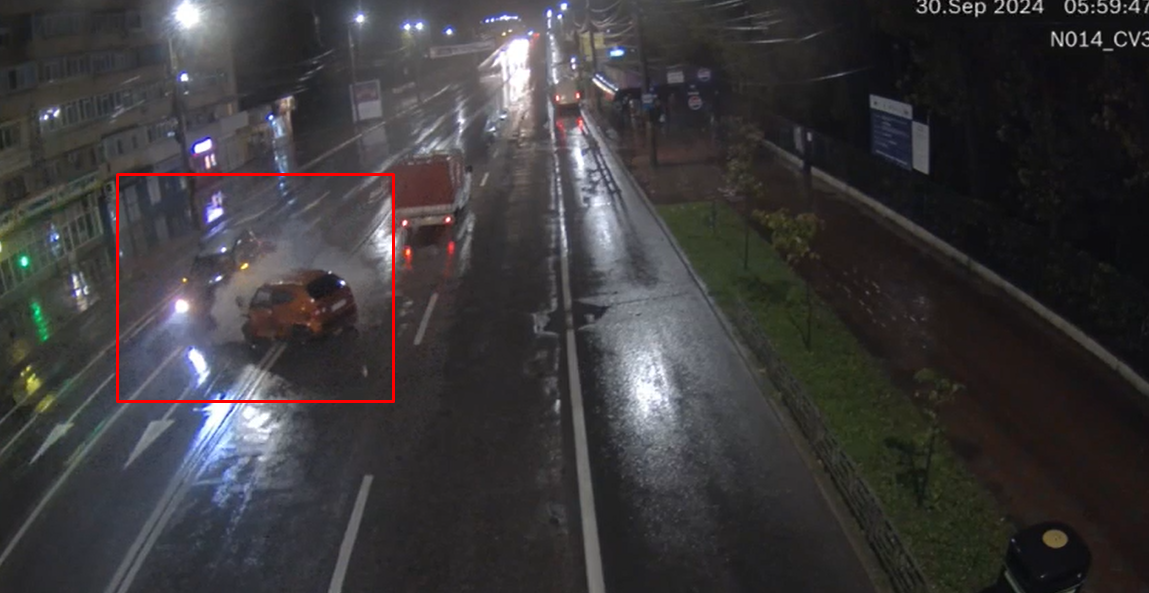 Accident rutier grav pe bulevardul Socola. O vitezomancă de 19 ani a intrat frontal într-un autoturism ce circula regulamentar. Iată momentul producerii coliziunii – UPDATE