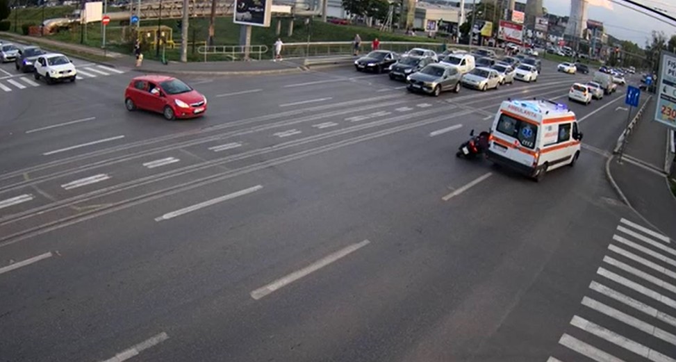 Momentul producerii accidentului rutier din Tudor Vladimirescu a fost surprins de camerele de supraveghere din zonă