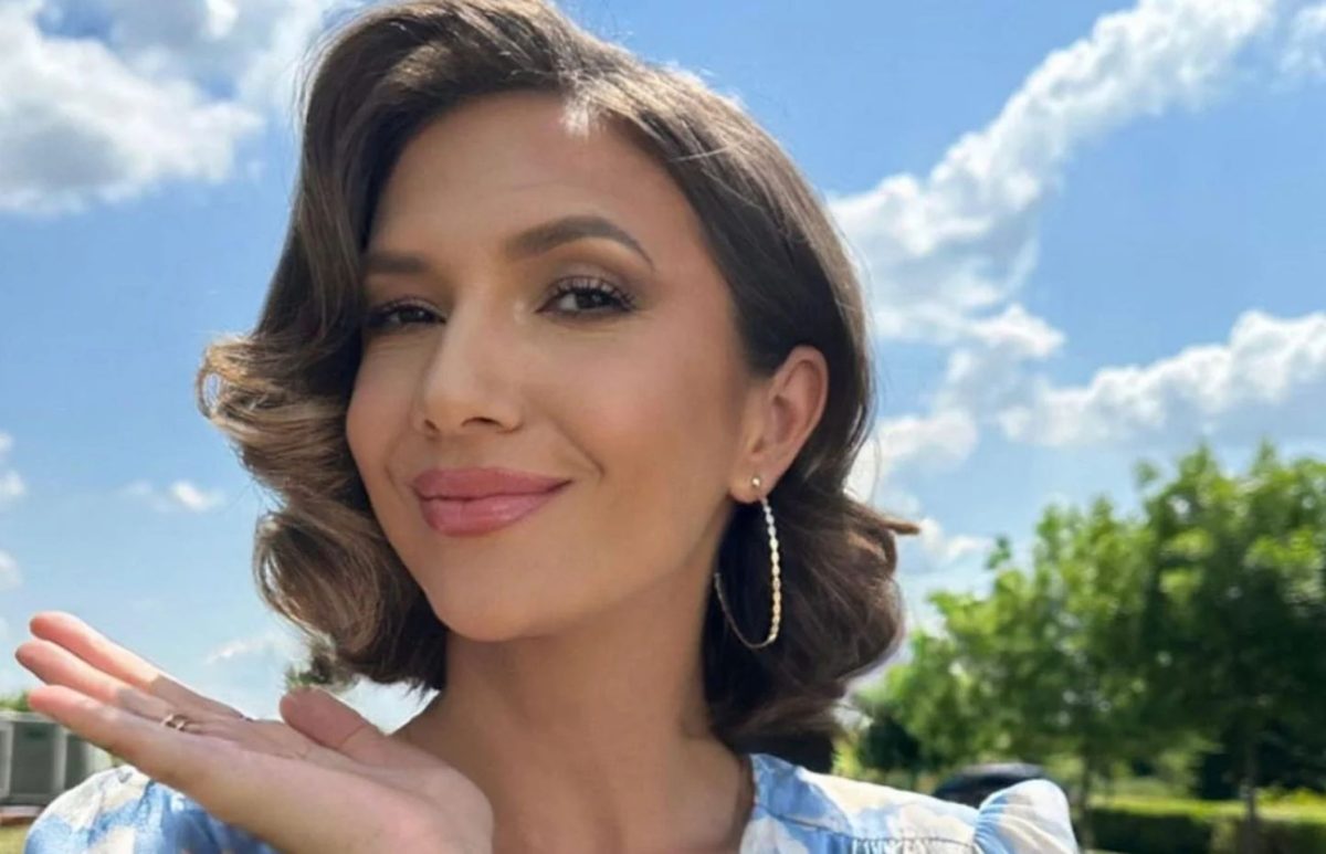 Adela Popescu își cumpără haine și de la magazine second hand. Actrița, la shopping cu mama și mătușa