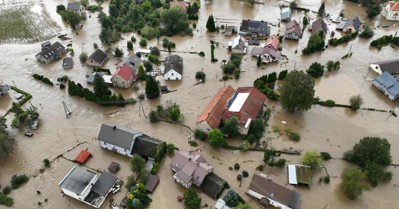 România va primi 1,5 miliarde de euro din Fondul de coeziune al UE pentru a sprijini refacerea infrastructurii şi a gospodăriilor distruse de inundaţii