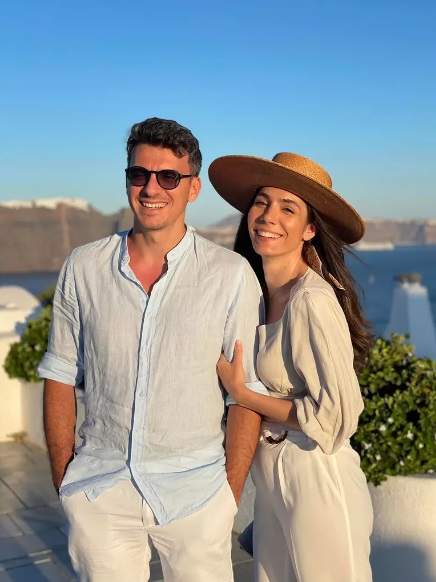 Cine e Evelyne Vîlcu, femeia cu care s-a căsătorit Alexandru Ion. Actorul din „Lia” a cunoscut-o prin intermediul unei aplicații de dating