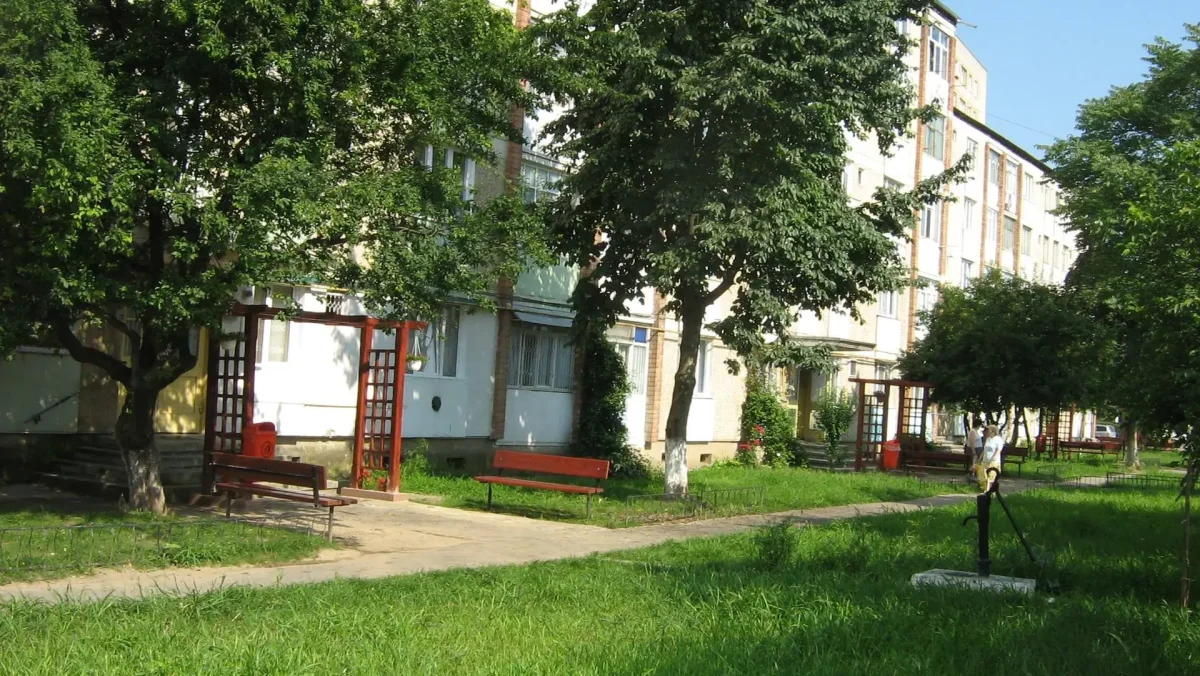 Amenzi pentru locatarii care fac asta în fața blocului! Mulți nu țin cont că este interzis