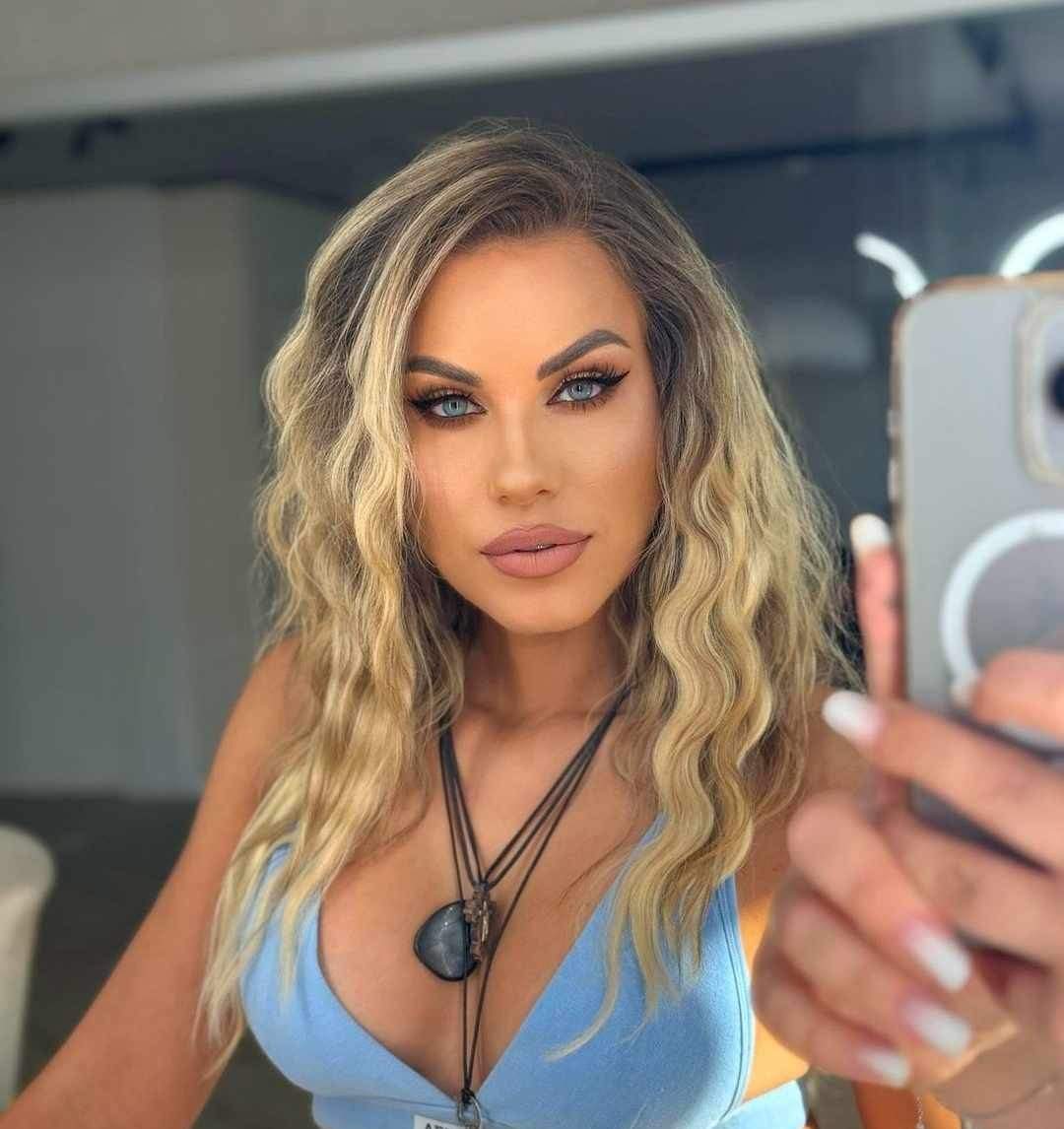 Amna și-a pierdut din senin contul de TikTok! Artista este revoltată: ”Nu mai există” | FOTO