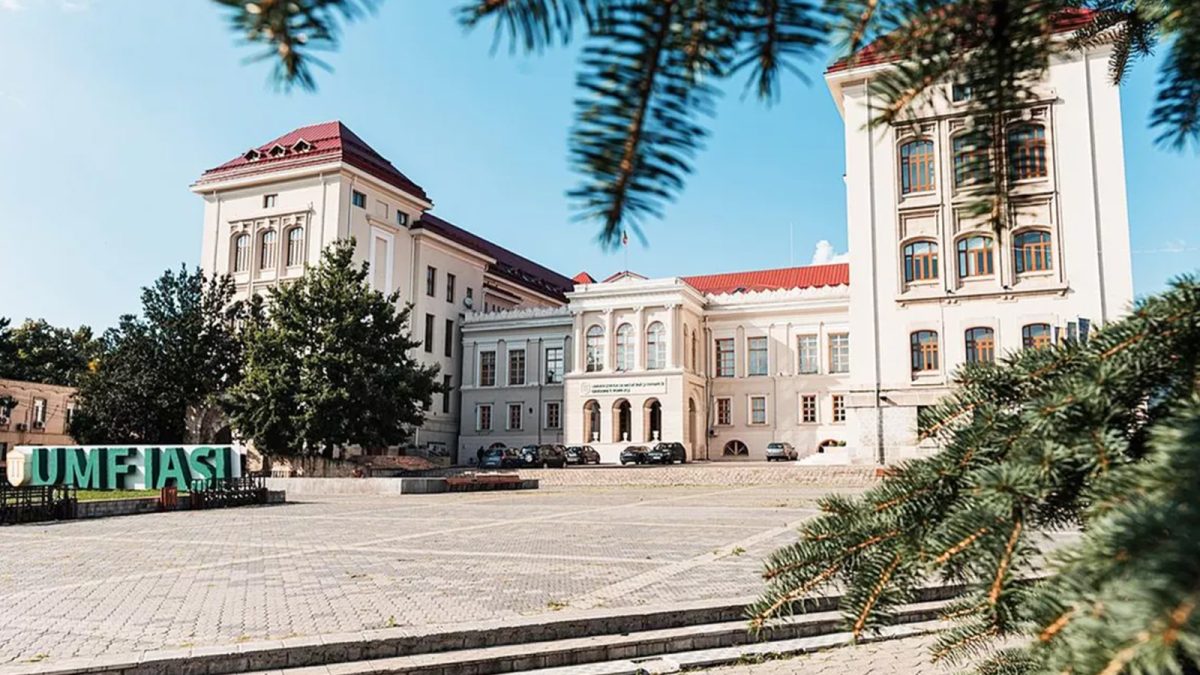 Astăzi încep anul universitar 2024-2025 studenții de la Universitatea de Medicină și Farmacie „Grigore T. Popa” (UMF) Iași