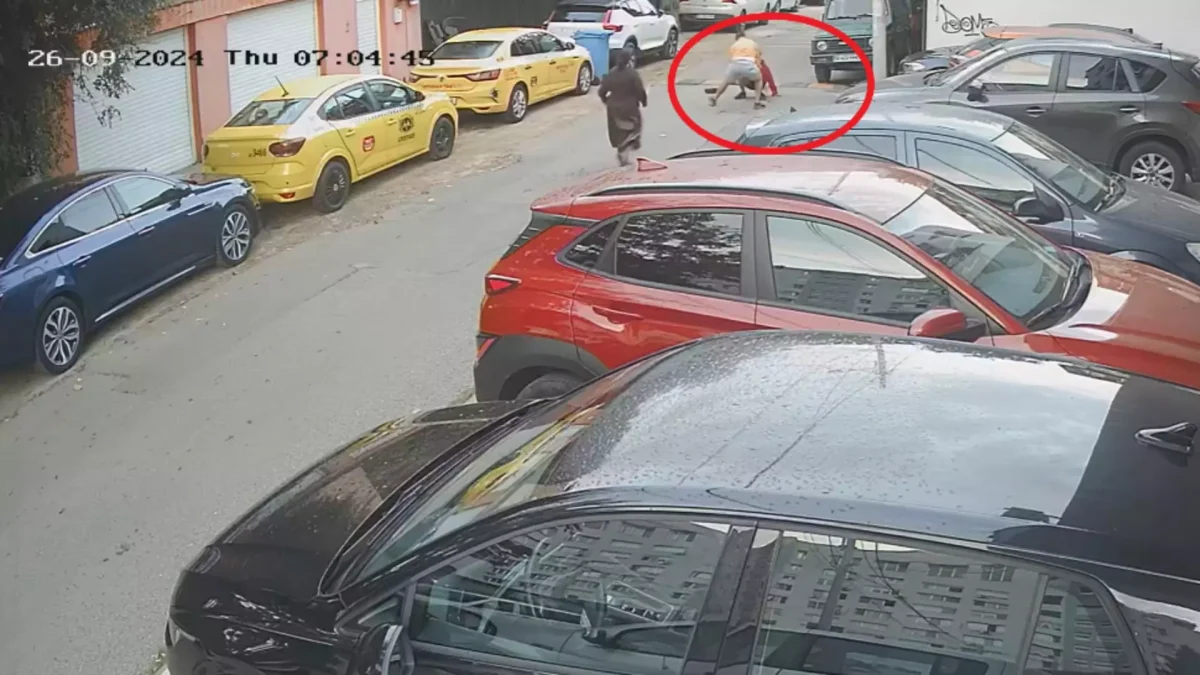Bărbat agresat în timp ce aduna PET-uri pentru reciclare. Scene șocante în București
