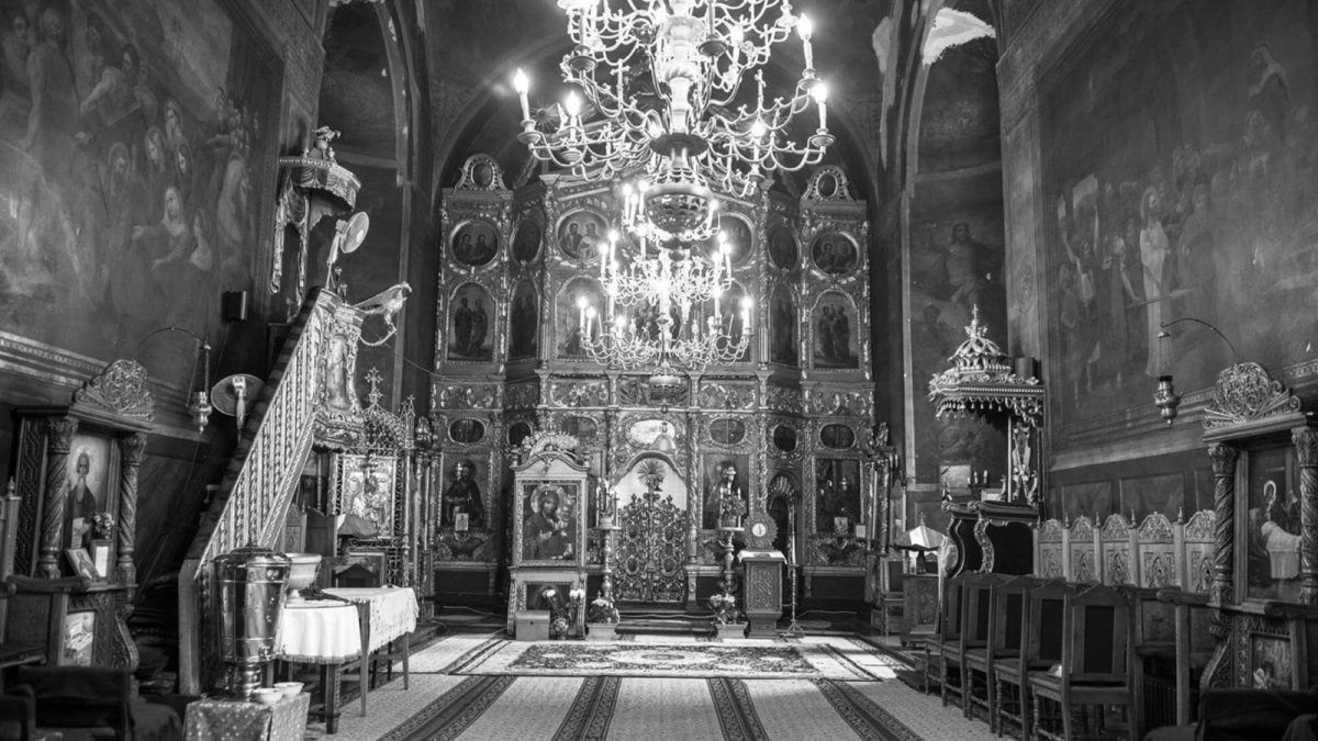 Imagini ireale, surprinse noaptea, în Biserica „Nașterea Maicii Domnului” din Iași, la ora 00:31. Camerele de supraveghere au înregistrat totul: „Era înalt, brunet și slab”