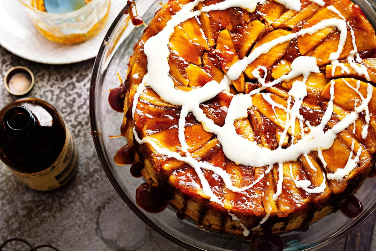 Cel mai bun tort cu mere caramelizate! O prăjitură delicioasă, perfectă pentru acest sezon!