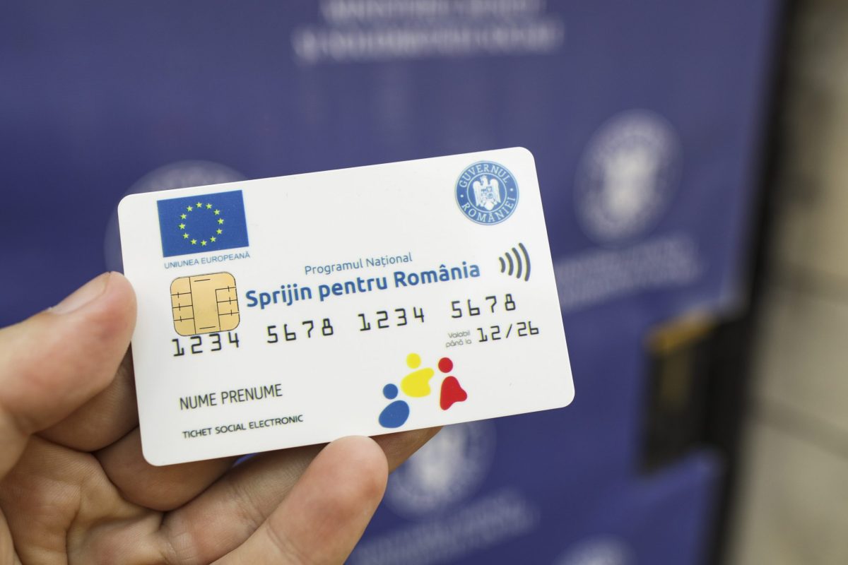 Mai mulţi vasluieni au reclamat că de câteva luni nu le-au mai fost încărcate cardurile de alimente. Care este motivul