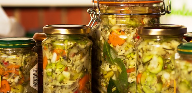 Cum să faci cea mai delicioasă rețetă de ciolomadă ungurească. Ai nevoie doar de câteva ingrediente: castraveți, ceapă și ardei