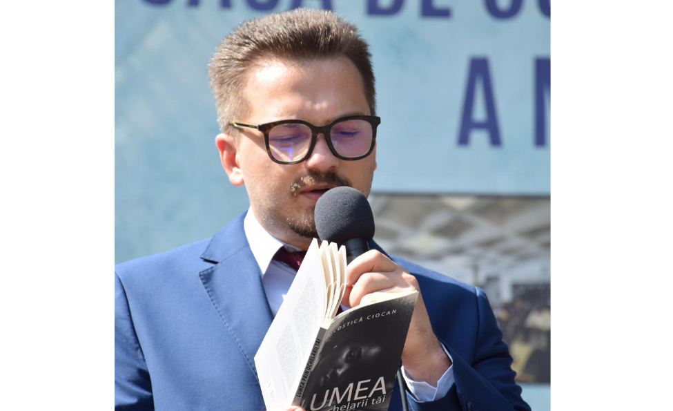 Judecătorul Costică Ciocan în recital de poezie la Casa de Cultură „Mihai Ursachi” de Ziua Limbii Române