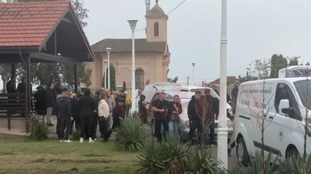 Scene cutremurătoare la Constanța. Denisa, a doua victimă a „Șacalului”, a fost ucisă și abandonată pe câmp, iar acum a fost înmormântată în satul natal