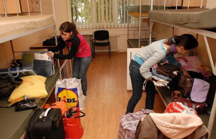 A început febra cazărilor în căminele studențești! Cât costă o cameră în orașele universitare