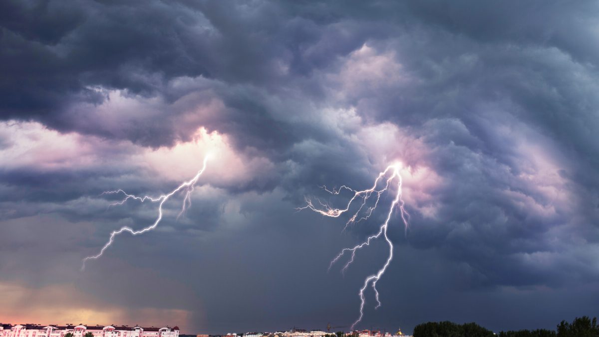 ANM a emis o avertizare meteo de vijelii și ploi torențiale. Trei județe sunt vizate
