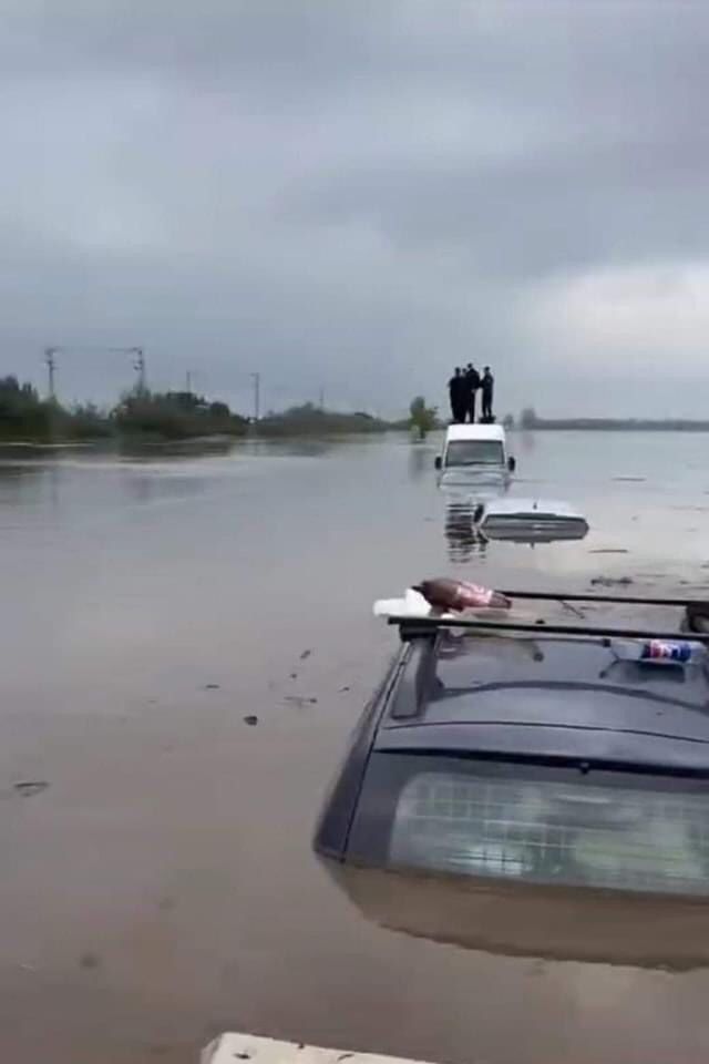Inundații devastatoare în Vaslui și Galați! Pompierii ieșeni, în sprijinul colegilor din județul Galați