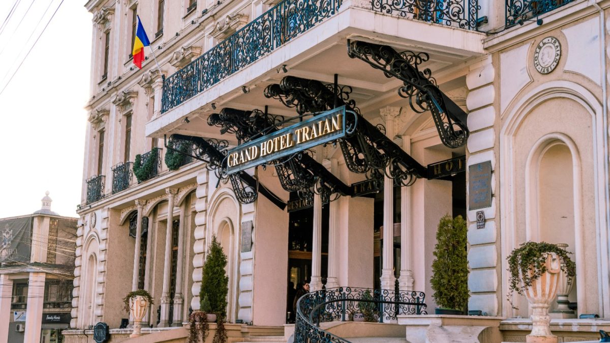 Grand Hotel Traian: Bijuteria cu suflet francez din inima Iașului