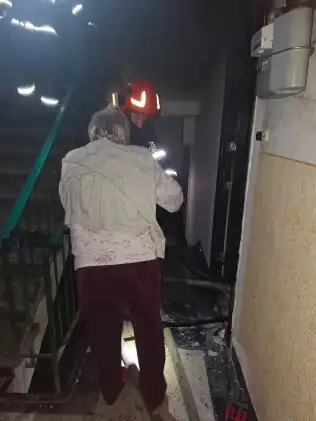 Incendiu violent, cu degajări mari de fum, într-un apartament din Dorohoi