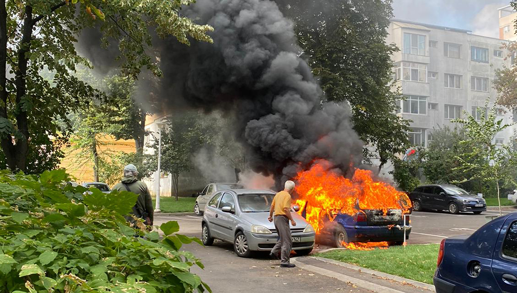 Incendiu la Iași. Un autoturism a ars ca o torță – UPDATE