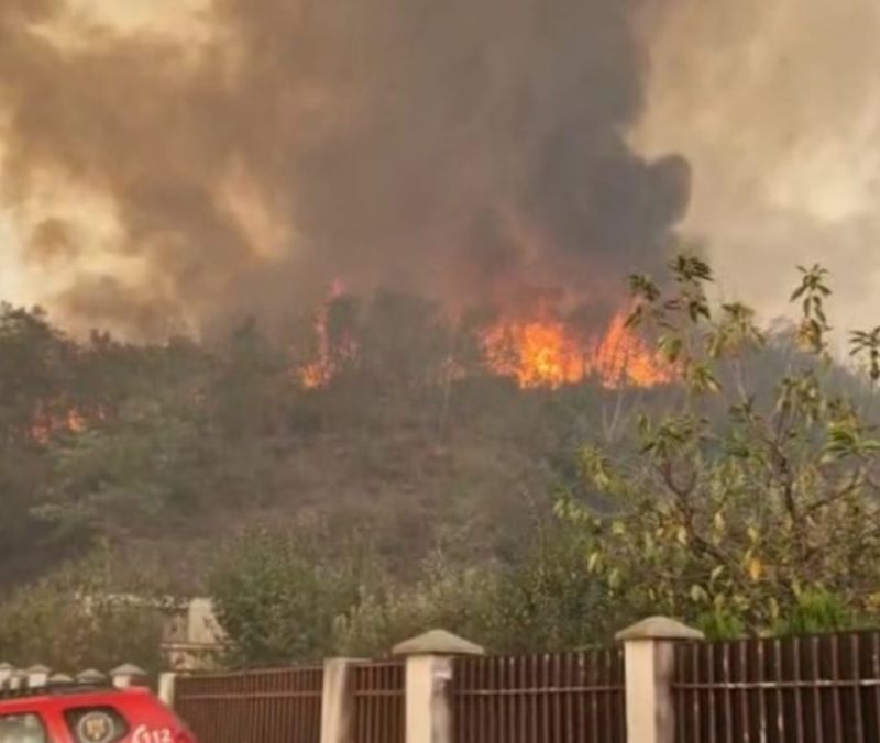 Un incendiu de amploare a afectat o suprafață de aproximativ 150 de hectare în Reșița