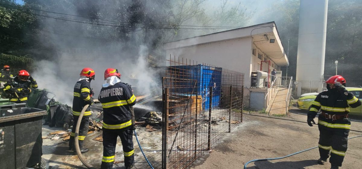 Incendiu în curtea Spitalului Județean Piatra Neamt