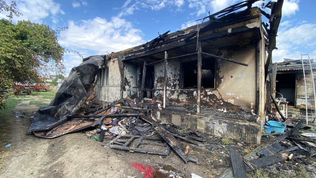 Casă distrusă de un incendiu în Tudora, județul Botoșani din cauza unei lumânări nesupravegheate