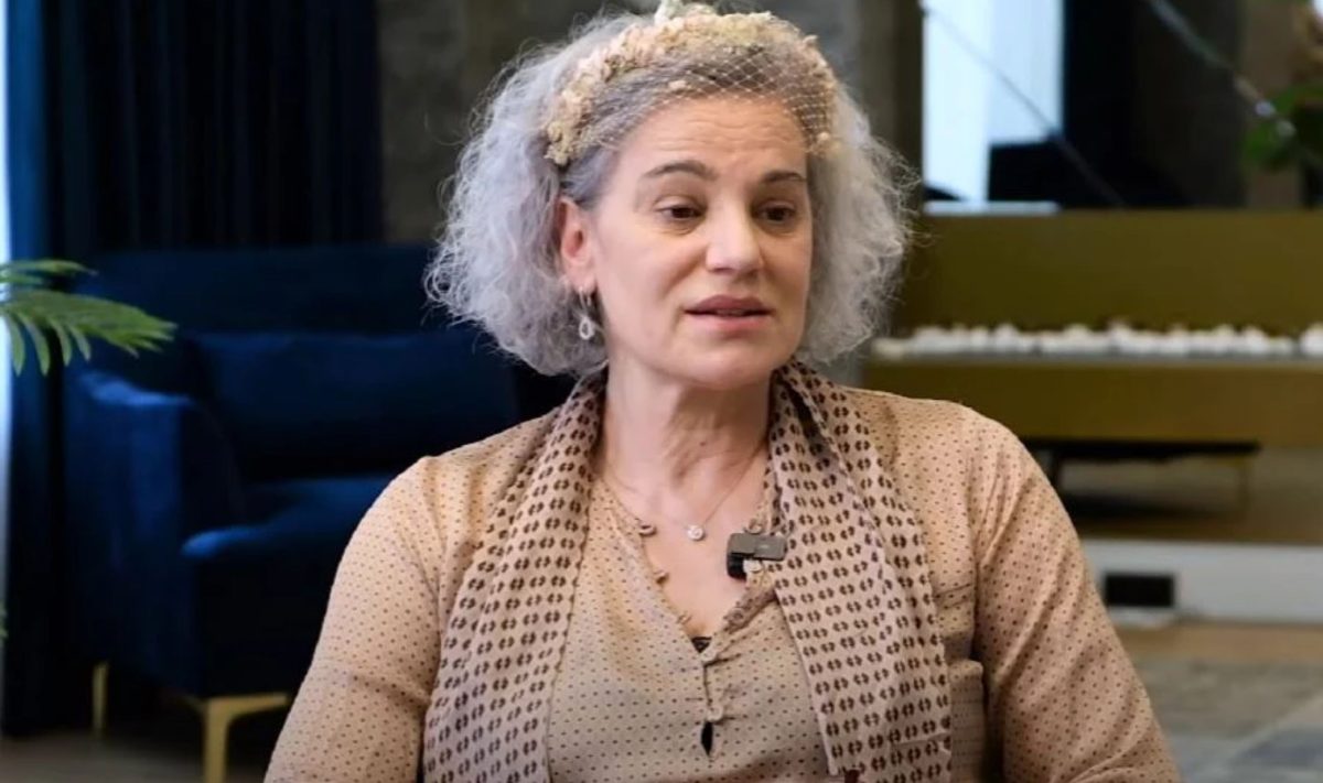 Maia Morgenstern a trecut la munca de jos! Îmbrăcată sport, marea actriță a pozat incendiar cu mătura