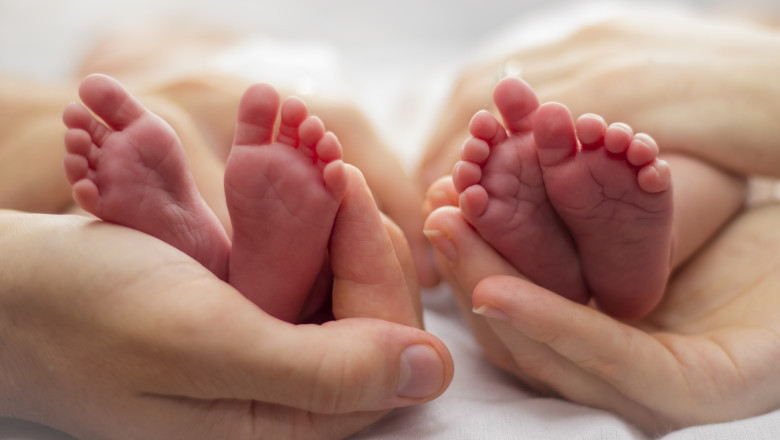 Lege nouă pentru mamele care au gemeni sau tripleți! Iată ce vrea să facă statul pentru cei care au copii