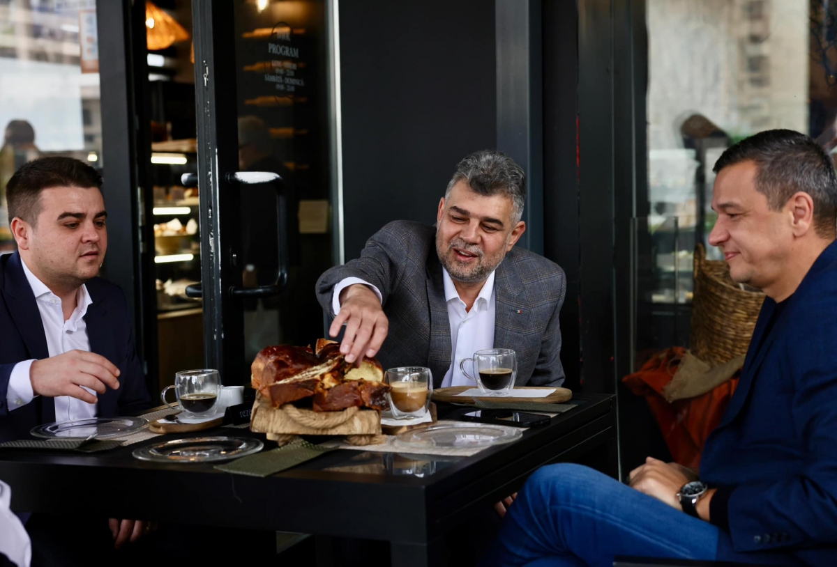 Marcel Ciolacu, vizită la Suceava: La plăcinte înainte și la treabă înapoi! Premierul a dat covrigii pe cozonac și poale-n brâu