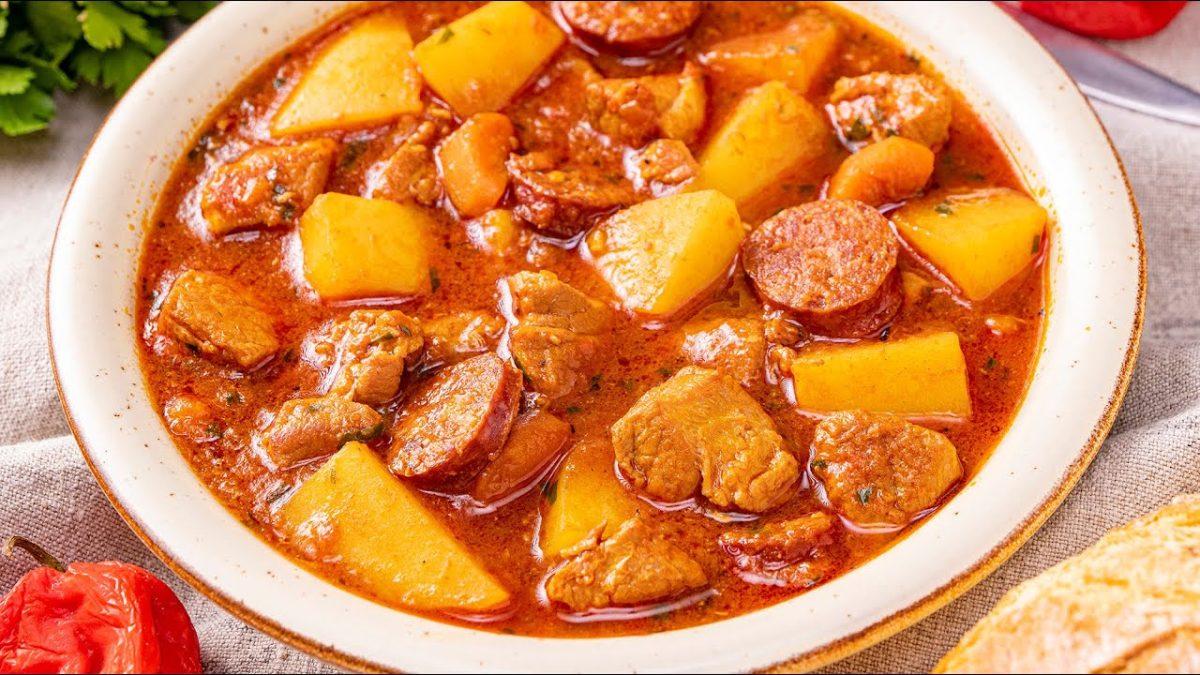 De ce ingrediente ai nevoie pentru un delicios gulaș cu carne de porc?