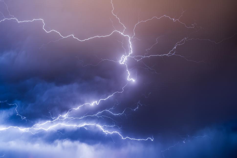 Avertizări meteorologice și hidrologice pentru România. Județul Iași, sub Cod Galben de ploi și inundații