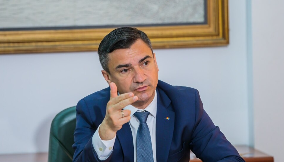 Primarul Mihai Chirica vrea să îndatoreze ieşenii cu încă 145 milioane de lei. Consilierii locali vor supune votului astăzi proiectul de hotărâre