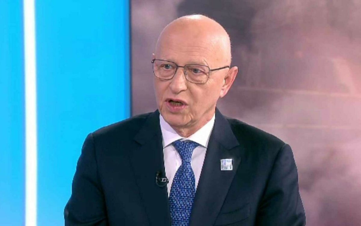 Toate tunurile pe Mircea Geoană