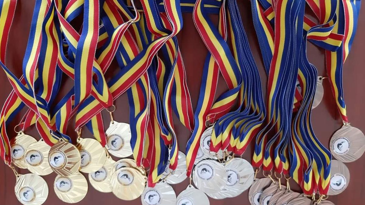 Începând cu anul 2025, olimpicii de nivel național care au obținut locurile II, III și mențiune nu se mai pot înscrie la facultate fără admitere. O petiție a fost inițiată în acest sens: „Această decizie este nejustificată”