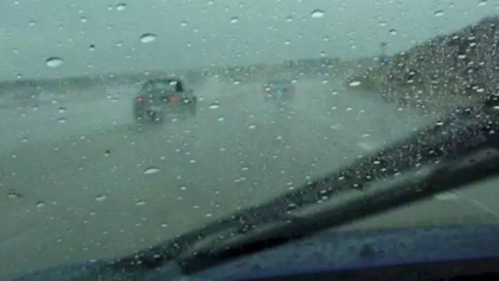 Ciclonul care traversează România a atins intensitatea maximă la Deva. Alertă pe Autostrada Deva – Râmnicu Vâlcea