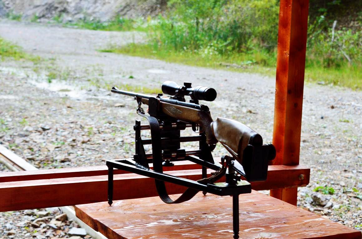 Descoperire șocantă la Botoșani! Un bărbat de 54 de ani a fost găsit împuşcat în cap într-un poligon de tragere privat