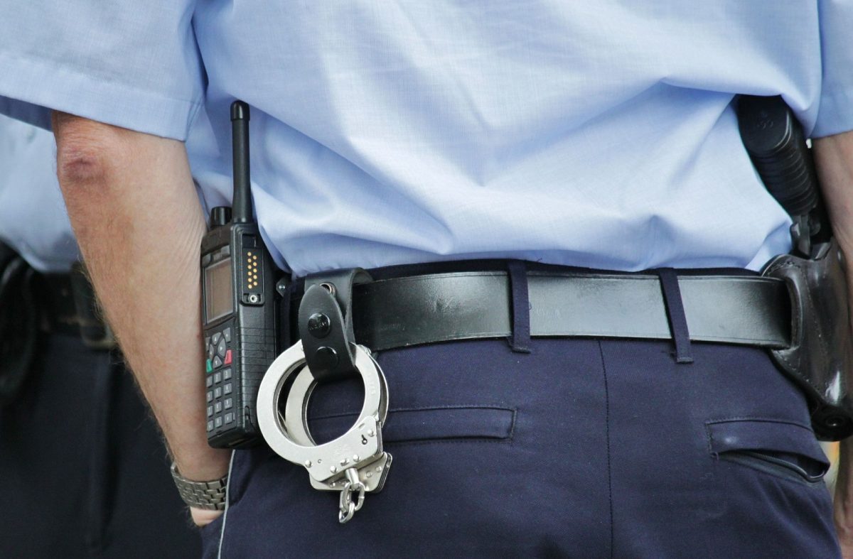 Un polițist din Iași a fost lovit cu un scaun în cap în timpul unei intervenții în Nicolina. A ajuns la spital
