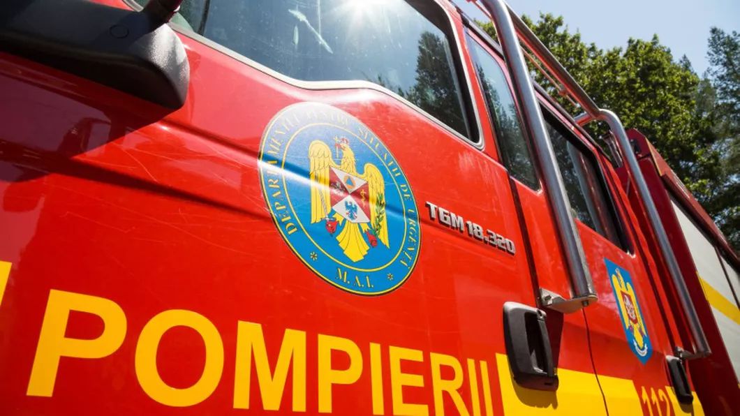 Incendiu în comuna Sinești, județul Iași! O casă a fost cuprinsă de flăcări