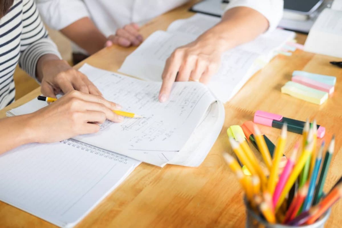 Lege pentru profesorii care fac meditații cu elevii! Documentul obligatoriu pentru cadrele didactice