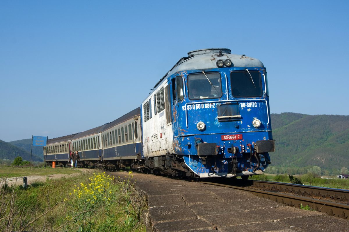 Românii nu preferă să călătorească cu trenurile CFR. Cererea de călătorii cu trenul mai mică cu 66% comparativ cu media europeană
